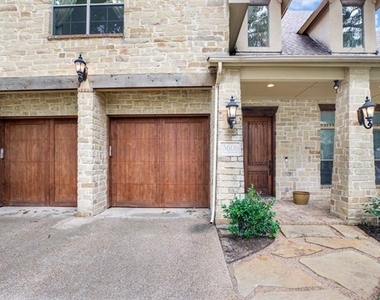 3606 S Versailles Avenue - Photo Thumbnail 2
