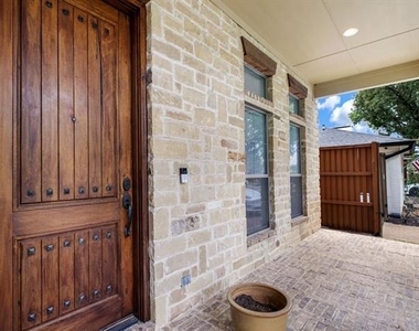 3606 S Versailles Avenue - Photo Thumbnail 3