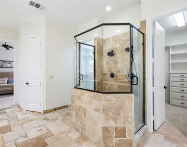 3606 S Versailles Avenue - Photo Thumbnail 31
