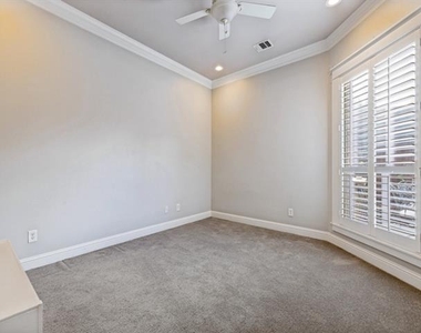 411 Brazoria Drive - Photo Thumbnail 10
