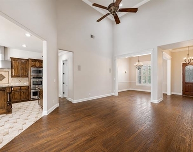 411 Brazoria Drive - Photo Thumbnail 4