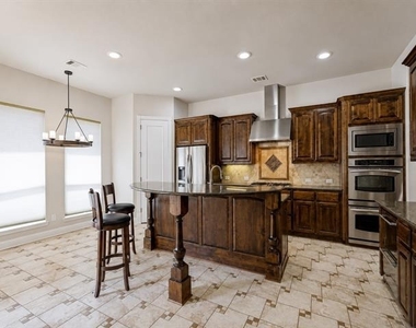 411 Brazoria Drive - Photo Thumbnail 8