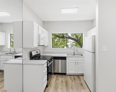 7126 Holly Hill Drive - Photo Thumbnail 9