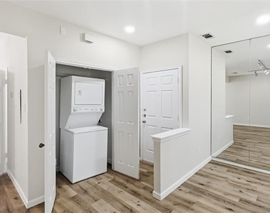 7126 Holly Hill Drive - Photo Thumbnail 12