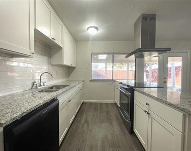 5608 Terry Street - Photo Thumbnail 6