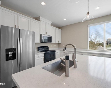 1250 N Abbey Lane - Photo Thumbnail 13