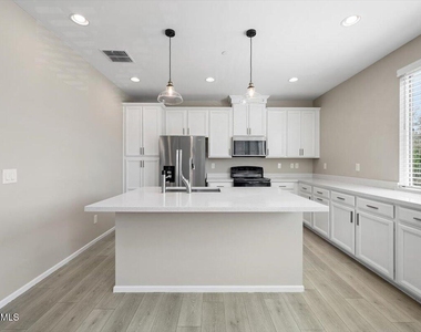 1250 N Abbey Lane - Photo Thumbnail 12