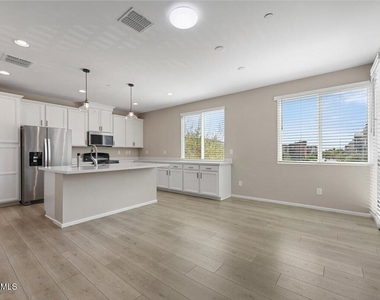 1250 N Abbey Lane - Photo Thumbnail 11