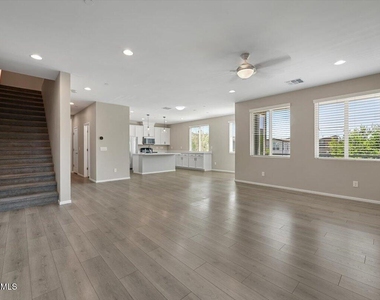 1250 N Abbey Lane - Photo Thumbnail 10