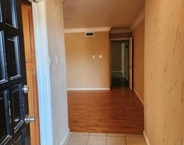 558 E Avenue J - Photo Thumbnail 7