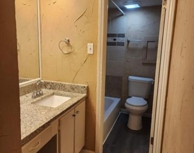 558 E Avenue J - Photo Thumbnail 6