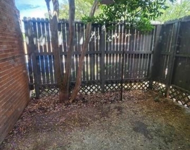558 E Avenue J - Photo Thumbnail 9