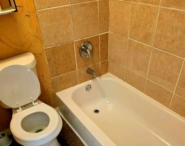 558 E Avenue J - Photo Thumbnail 4