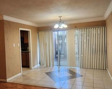 558 E Avenue J - Photo Thumbnail 2