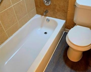 558 E Avenue J - Photo Thumbnail 5