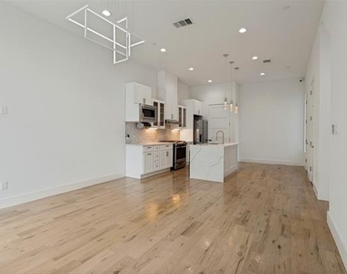 1910 Caddo Street - Photo Thumbnail 12