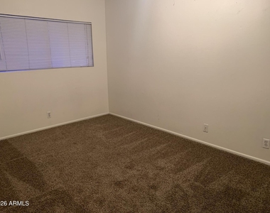 286 W Palomino Drive - Photo Thumbnail 6