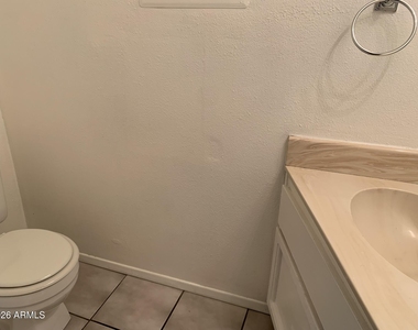 286 W Palomino Drive - Photo Thumbnail 4