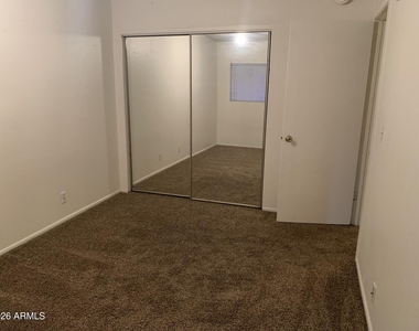 286 W Palomino Drive - Photo Thumbnail 7