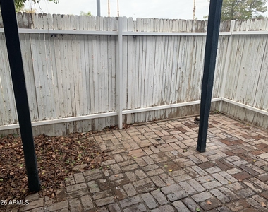 286 W Palomino Drive - Photo Thumbnail 10