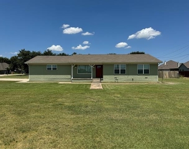 321 E Lake Street - Photo Thumbnail 1