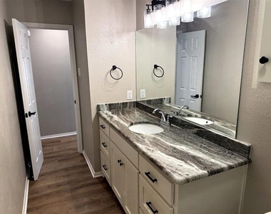 321 E Lake Street - Photo Thumbnail 16