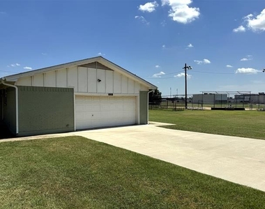 321 E Lake Street - Photo Thumbnail 2