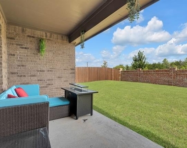 919 Gentle Rain Drive - Photo Thumbnail 12