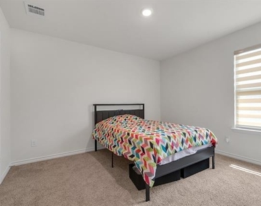 919 Gentle Rain Drive - Photo Thumbnail 9