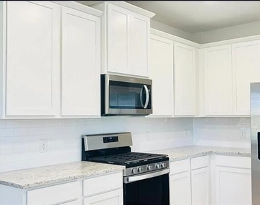 1323 Windermere Way - Photo Thumbnail 4