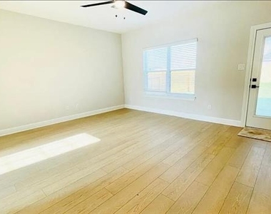 1323 Windermere Way - Photo Thumbnail 8