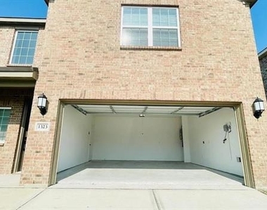 1323 Windermere Way - Photo Thumbnail 1