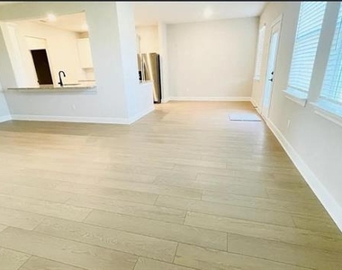 1323 Windermere Way - Photo Thumbnail 6