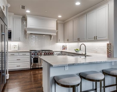 4518 Normandy Avenue - Photo Thumbnail 8