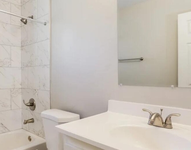 816 E Mountain View Road - Photo Thumbnail 12