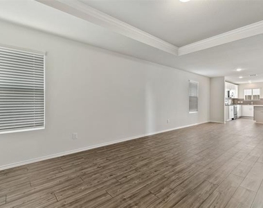 4509 Greenham Lane - Photo Thumbnail 7