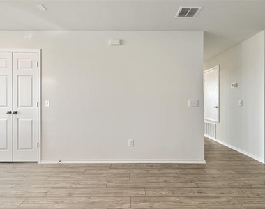 4509 Greenham Lane - Photo Thumbnail 9