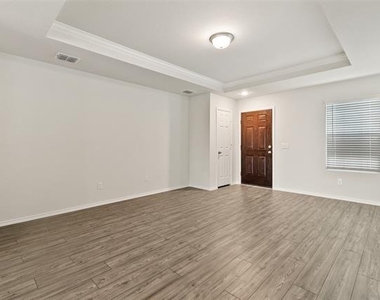 4509 Greenham Lane - Photo Thumbnail 5