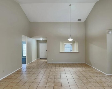 7748 W Cherry Hills Drive - Photo Thumbnail 2