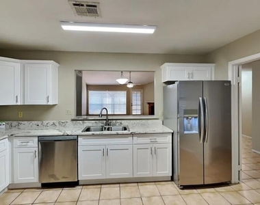7748 W Cherry Hills Drive - Photo Thumbnail 4