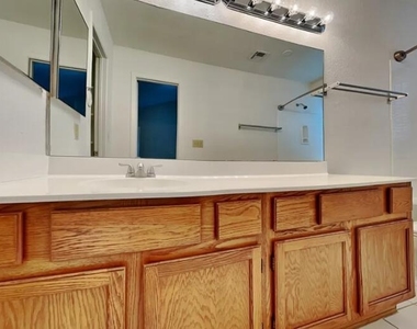 7748 W Cherry Hills Drive - Photo Thumbnail 13