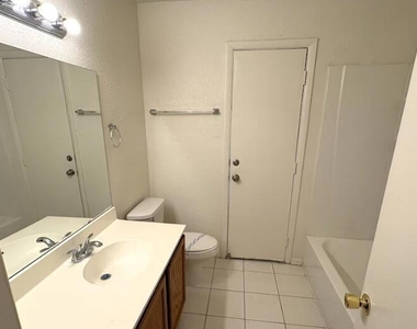 7748 W Cherry Hills Drive - Photo Thumbnail 14