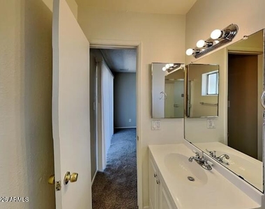4136 N 81st Avenue - Photo Thumbnail 7