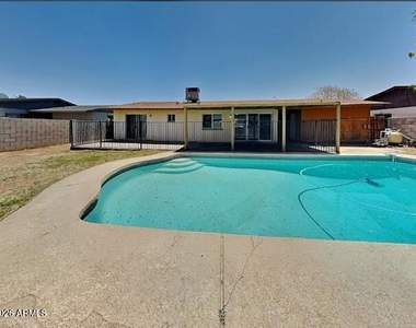 4136 N 81st Avenue - Photo Thumbnail 8