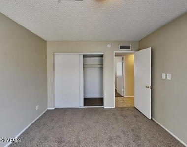 4136 N 81st Avenue - Photo Thumbnail 4