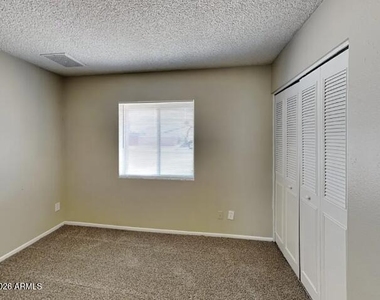 4136 N 81st Avenue - Photo Thumbnail 5