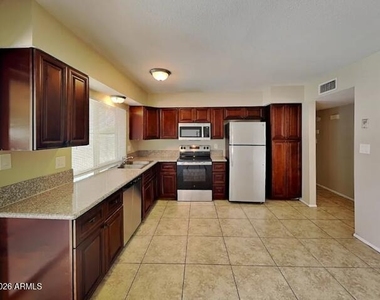 4136 N 81st Avenue - Photo Thumbnail 3