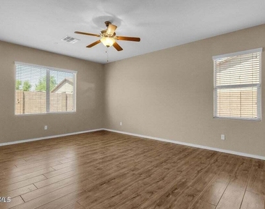 5542 W Kowalsky Lane - Photo Thumbnail 15