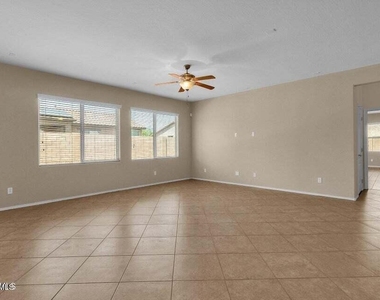 5542 W Kowalsky Lane - Photo Thumbnail 7