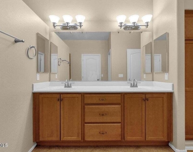 5542 W Kowalsky Lane - Photo Thumbnail 18